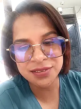 luna hotxx23 online show from April 5, 2026, 8:06 pm