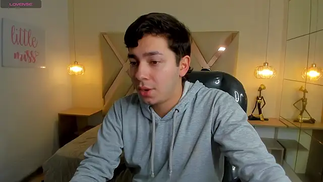 Julian Smith21 online show from March 15, 2026, 3:40 pm