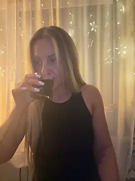 MatureQueen41 online show from March 7, 2026, 10:07 pm