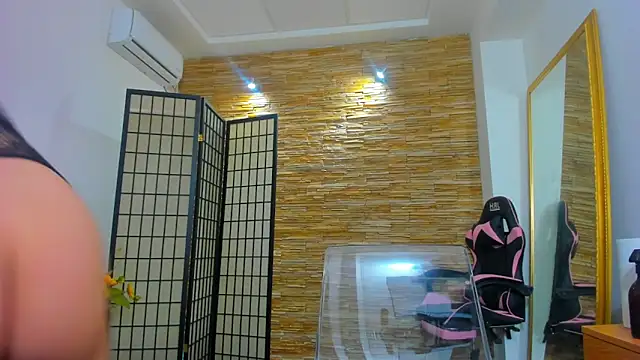 MiaNoirr online show from March 5, 2026, 8:27 pm