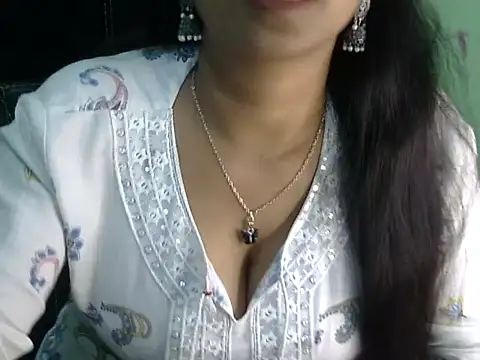 cute momo love online show from April 19, 2026, 5:40 am