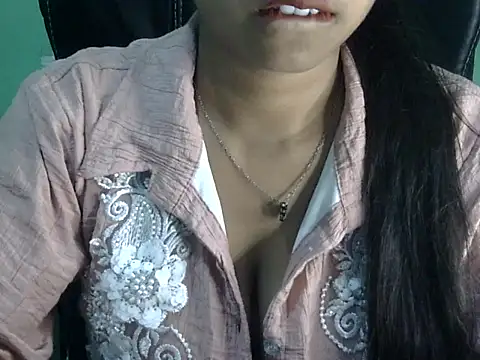 cute momo love online show from April 27, 2026, 6:00 am