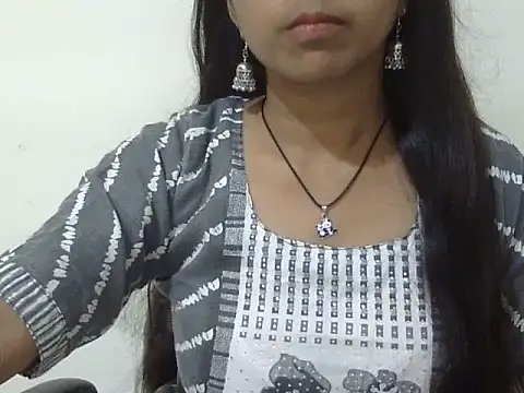 cute momo love online show from June 12, 2026, 5:39 am
