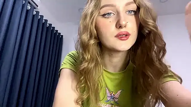 HotCheeseCake online show from March 3, 2026, 10:43 am