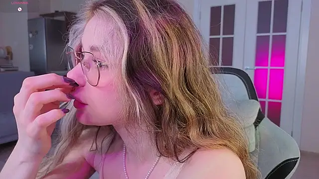 Dipamelly online show from April 1, 2026, 2:01 am