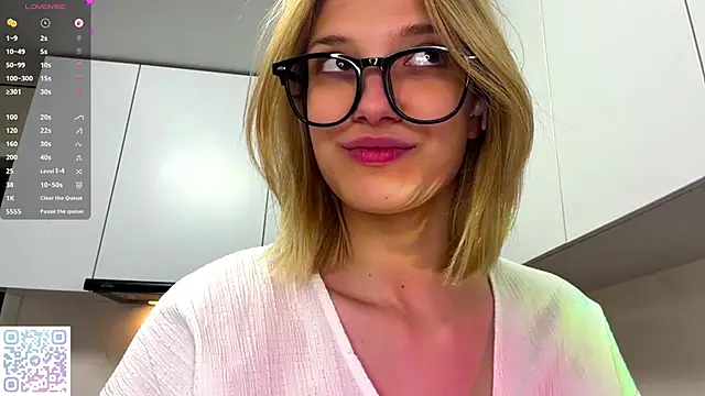 Snapshot of Carolini_i chatting on May 31, 2026, 6:09 pm Carolini i online show from May 31, 2026, 6:09 pm