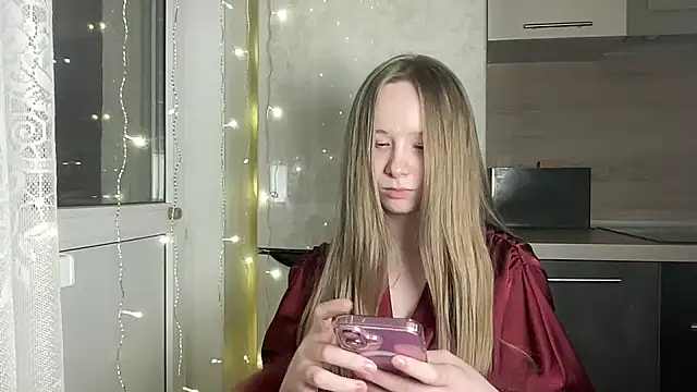 Snapshot of cutefoxieee chatting on April 8, 2026, 5:46 pm cutefoxieee online show from April 8, 2026, 5:46 pm