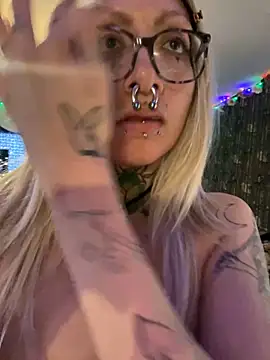 nightmar3doll online show from April 15, 2026, 12:50 am