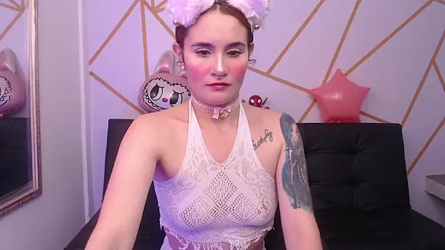 julieta dicaprio online show from April 22, 2026, 1:19 am