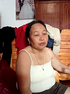 heesuu11 online show from April 4, 2026, 3:27 am