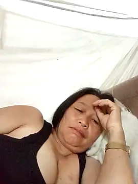 heesuu11 online show from April 9, 2026, 7:08 pm