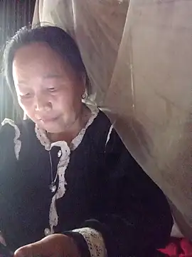 heesuu11 online show from April 19, 2026, 9:41 am