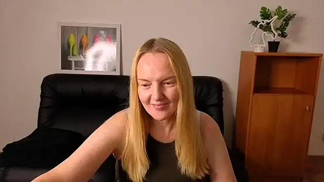 Snapshot of Bella_soulmate chatting on July 22, 2026, 11:24 am Bella soulmate online show from July 22, 2026, 11:24 am