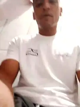 Snapshot of Rodr_go14 chatting on April 21, 2026, 12:23 am Rodr go14 online show from April 21, 2026, 12:23 am