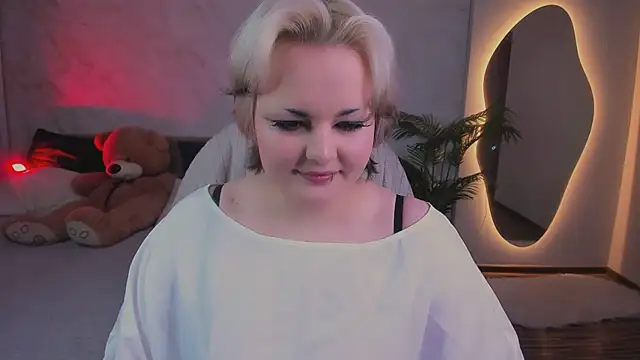 HwasaMoore online show from March 6, 2026, 8:27 pm