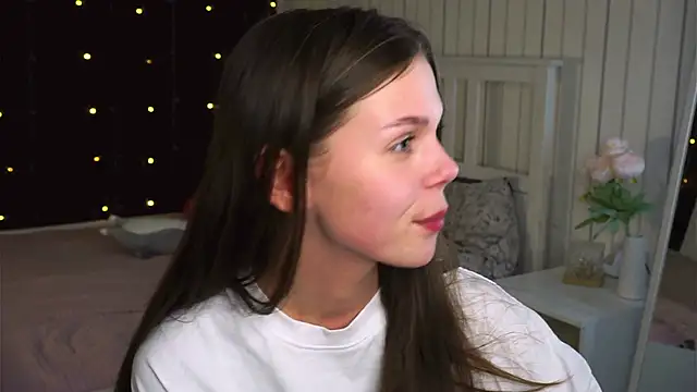 EarthaLevra online show from April 19, 2026, 7:27 pm