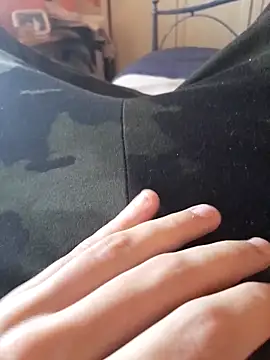 ilcazzone32 online show from April 19, 2026, 2:05 pm