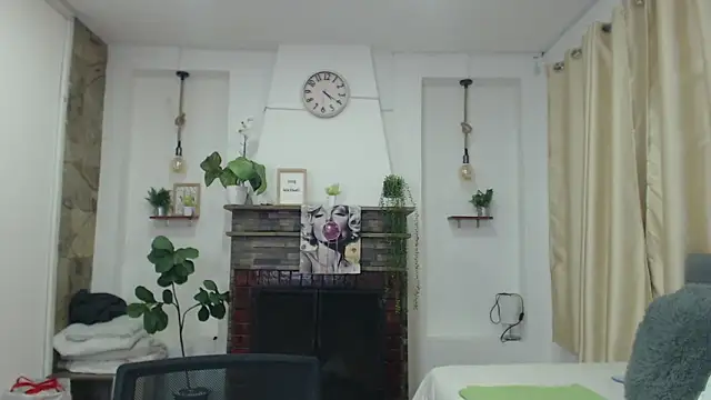 Emma hassani online show from April 20, 2026, 1:47 pm