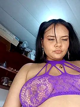 Emily Rouse23 online show from April 22, 2026, 2:25 am