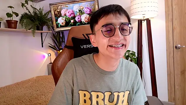 Snapshot of Sr_evann chatting on May 7, 2026, 3:50 pm Sr evann online show from May 7, 2026, 3:50 pm