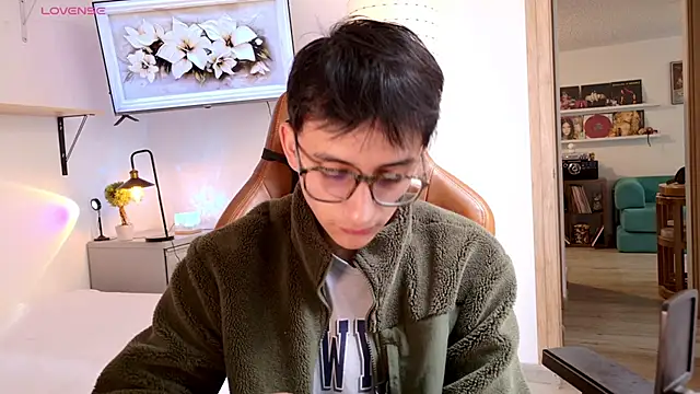 Snapshot of Sr_evann chatting on May 27, 2026, 3:42 pm Sr evann online show from May 27, 2026, 3:42 pm