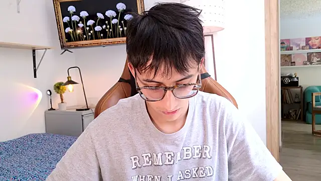 Snapshot of Sr_evann chatting on June 6, 2026, 4:55 pm Sr evann online show from June 6, 2026, 4:55 pm