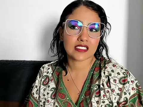 Snapshot of TatyGomez_ chatting on May 19, 2026, 3:35 am TatyGomez online show from May 19, 2026, 3:35 am