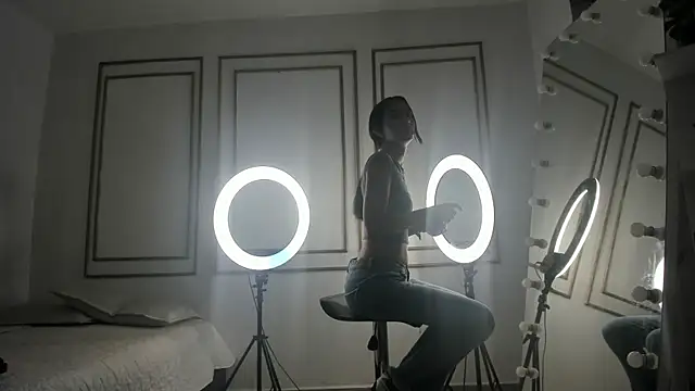 emily gaviria1 online show from April 7, 2026, 12:16 pm