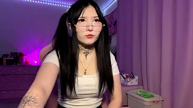 Snapshot of AlexaTripi chatting on March 5, 2026, 2:02 pm AlexaTripi online show from March 5, 2026, 2:02 pm