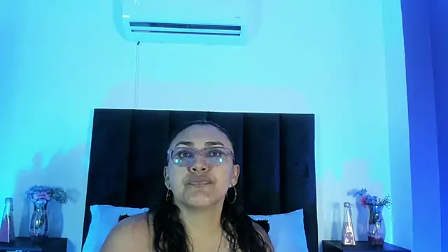 scarlet  ray  online show from April 10, 2026, 11:04 am