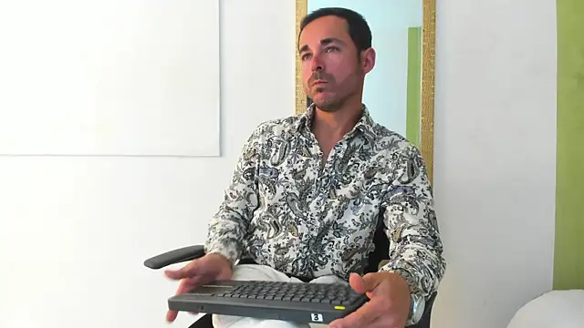 Snapshot of Adams_Sanz chatting on May 13, 2026, 6:38 pm Adams Sanz online show from May 13, 2026, 6:38 pm