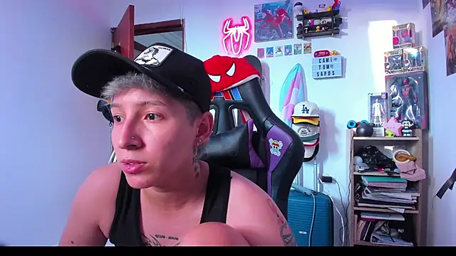 Snapshot of MIKEFONSE- chatting on August 5, 2026, 10:33 pm MIKEFONSE- online show from August 5, 2026, 10:33 pm