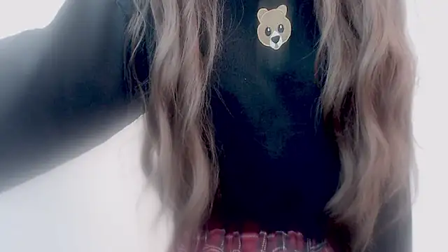 Snapshot of vanillemilk chatting on May 23, 2026, 6:12 pm vanillemilk online show from May 23, 2026, 6:12 pm