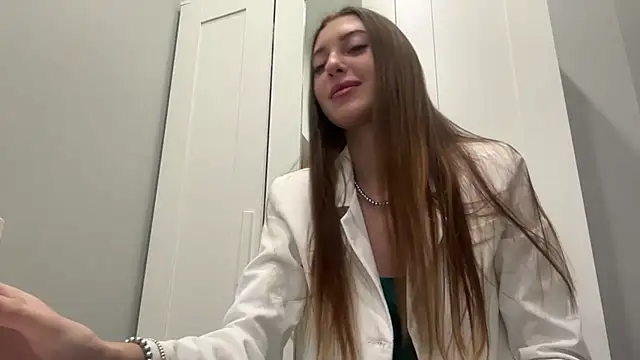 selena favn online show from March 17, 2026, 3:11 am