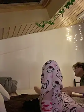 Snapshot of meowmiu chatting on April 3, 2026, 9:35 pm meowmiu online show from April 3, 2026, 9:35 pm