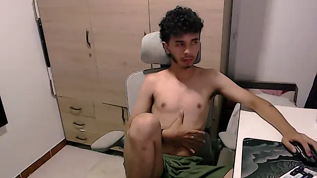 axeldarkk online show from March 6, 2026, 7:10 pm