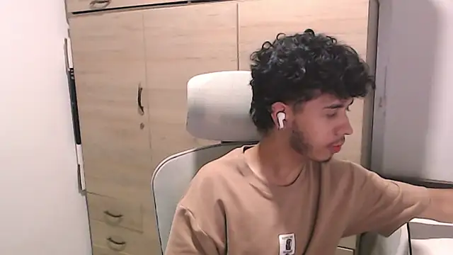 axeldarkk online show from March 11, 2026, 8:15 pm