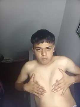 Snapshot of WillowPill5 chatting on March 5, 2026, 10:06 pm WillowPill5 online show from March 5, 2026, 10:06 pm