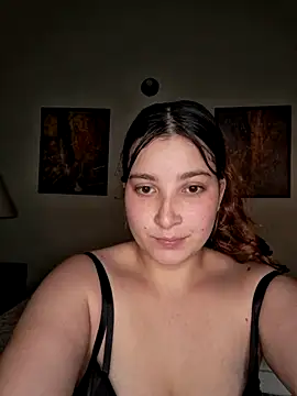 Estelle Noir online show from June 11, 2026, 6:28 pm