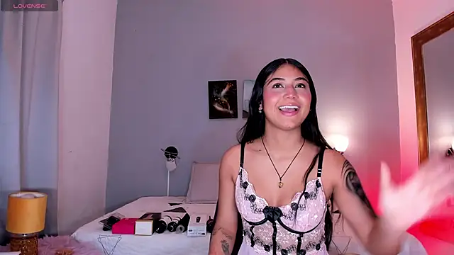 KimTaylorW online show from April 22, 2026, 2:36 am