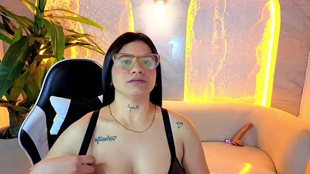 ashelyy tp online show from March 4, 2026, 1:06 pm