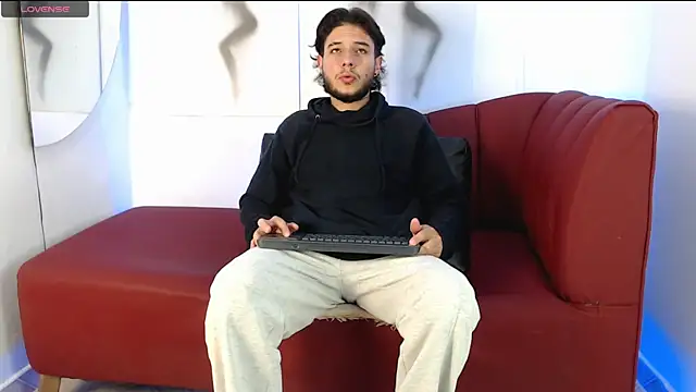 Snapshot of luxesmith chatting on May 12, 2026, 11:35 pm luxesmith online show from May 12, 2026, 11:35 pm