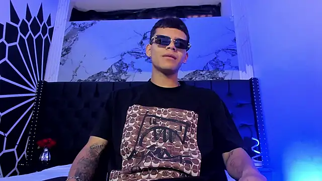 DylanRoyce  online show from March 12, 2026, 12:22 pm