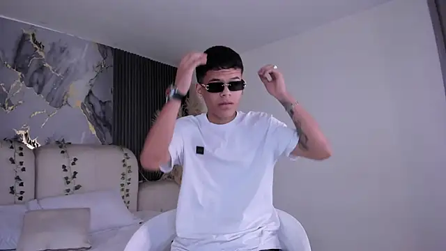 DylanRoyce  online show from March 13, 2026, 12:23 pm