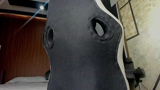 DylanRoyce  online show from April 17, 2026, 12:19 pm