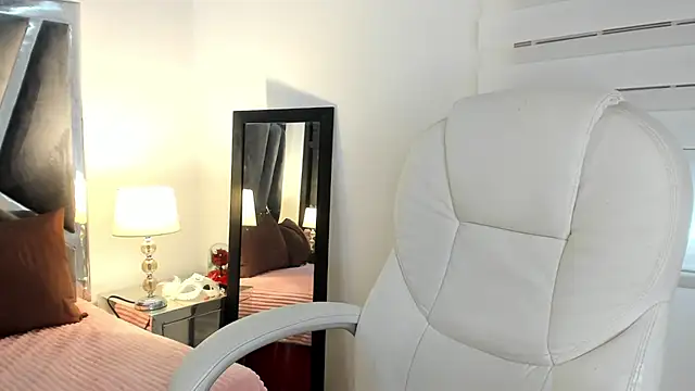 curvy samantta online show from March 3, 2026, 7:53 pm