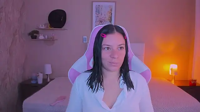 Dollhell online show from April 20, 2026, 11:57 am