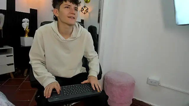 Snapshot of trevor_mob chatting on June 22, 2026, 7:11 pm trevor mob online show from June 22, 2026, 7:11 pm