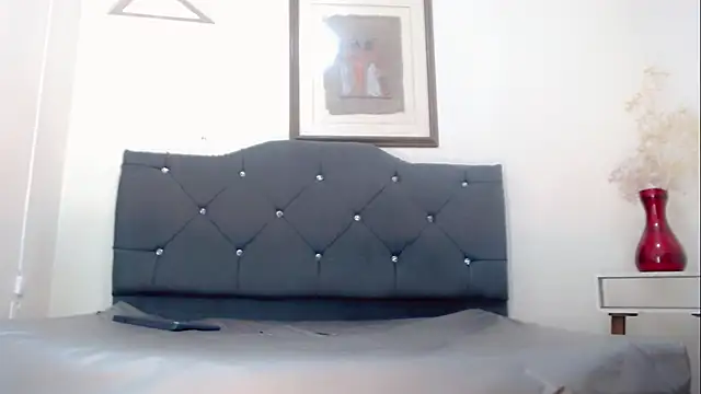 Emma Boms online show from March 11, 2026, 3:34 am