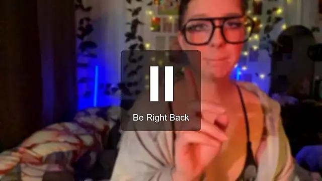 moonvampiq online show from March 7, 2026, 7:44 pm